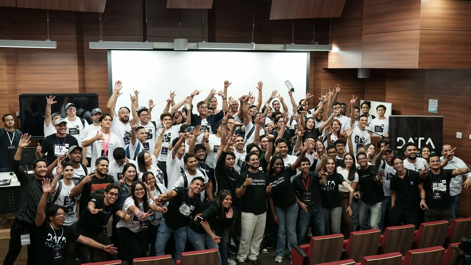 Foto grupal de participantes de Barranqui-IA 2024 con camisetas negras