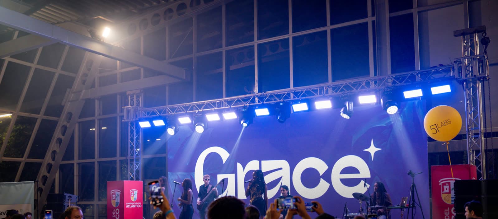 Concierto nocturno de GRACE para cerrar el TechCaribe Fest 2025