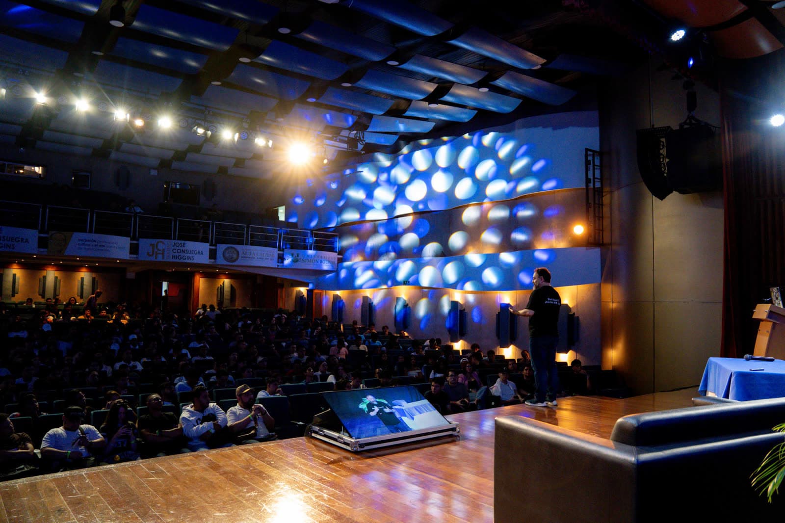 Auditorio lleno de asistentes durante el TechCaribe Show en Barranquilla